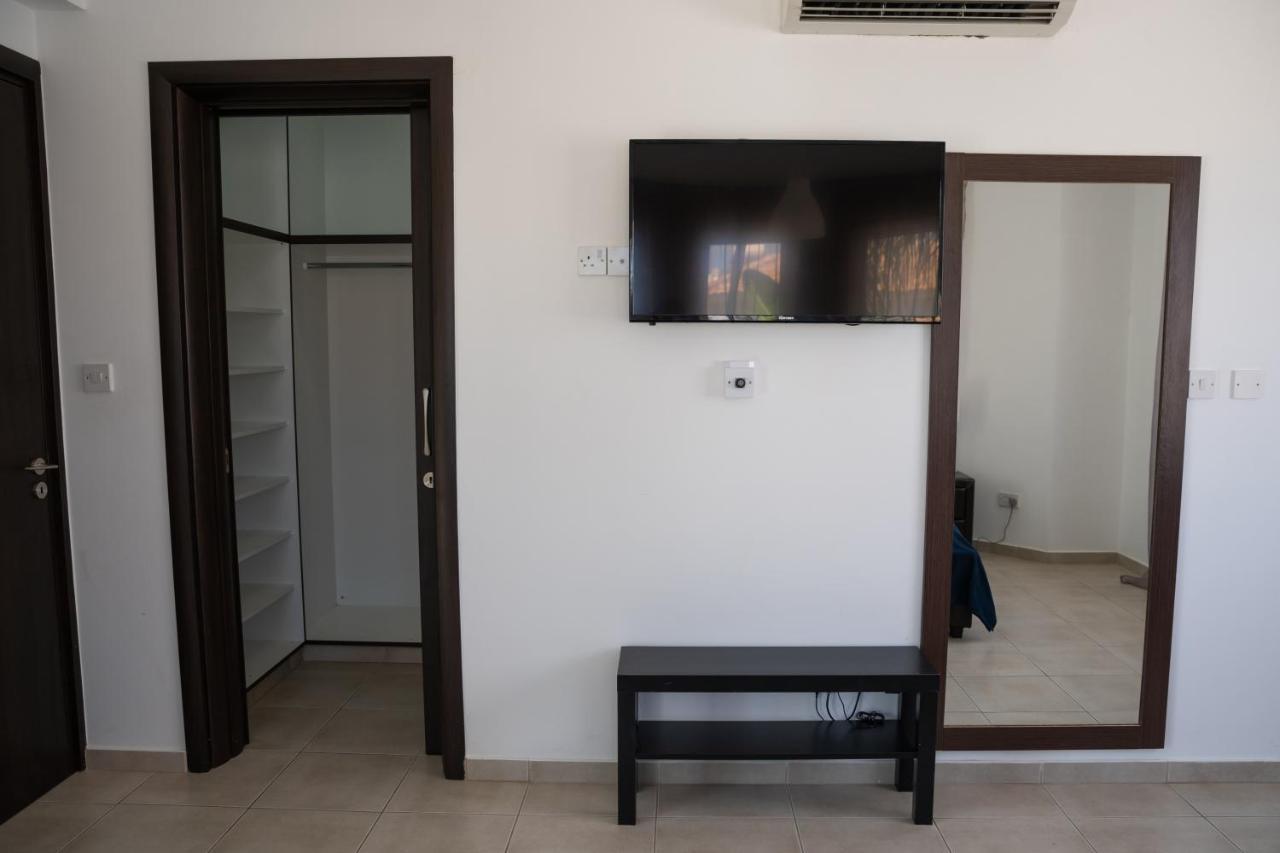 Palm Villa Ekaterina 4 Bdrm Paralimni Exterior foto
